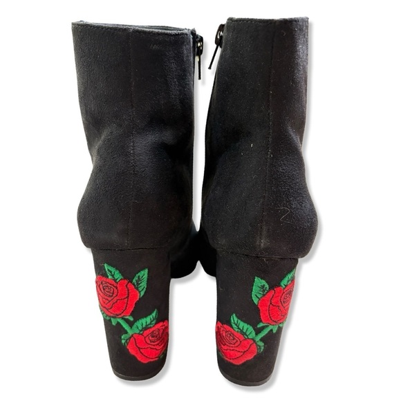 ⭐️WILD DIVA Black Suede Rose Embroidered Booties - Picture 4 of 8